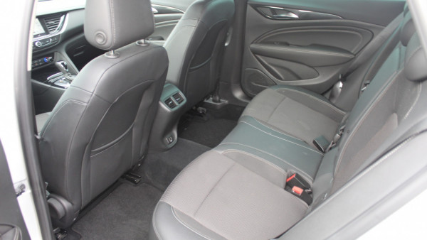 Opel INSIGNIA SPORTS TOURER 2.0 DTH 170HP EAT — снимка 7