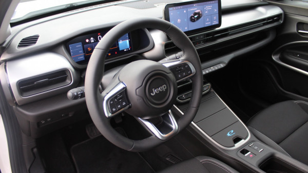 Jeep AVENGER ALTITUDE BEV 54 kWh 115 kW 156 hp 400 km — снимка 6