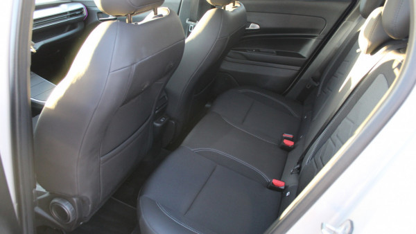 Jeep AVENGER SUMMIT 1.2 e-Hybrid 48V Petrol 100 hp 6-DCT — снимка 6