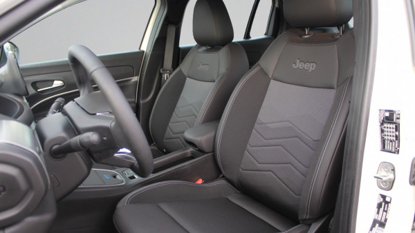 Jeep AVENGER ALTITUDE BEV 54 kWh 115 kW 156 hp 400 km — снимка 5